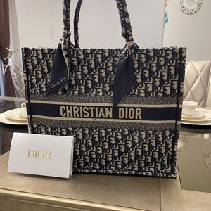 Authentic Dior Book Tote Sz Large (Navy Oblique)